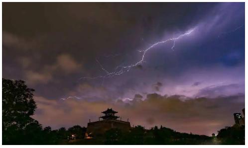 雷電的形成原理-暖云的電荷